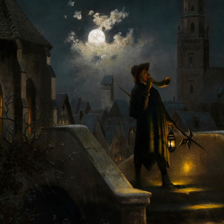 Gemälde eines Nachtwächters, der durch die Gassen einer mittelalterlichen Stadt läuft. Erträgt Laterne und Spieß und bläst in ein Horn. Der Mond bescheint die Szene.